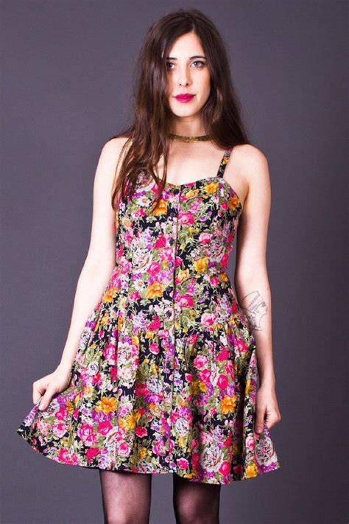 90s floral sundress layered with oversized blazer on a sunny day
