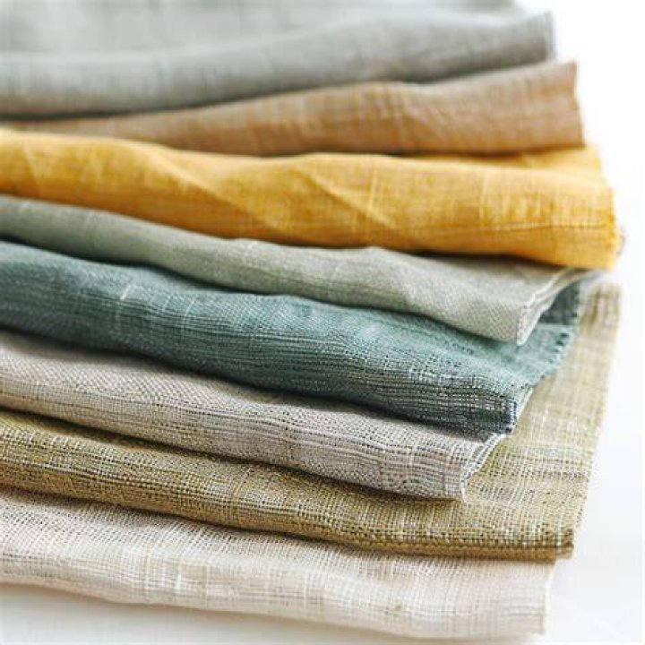 Linen and cotton fabrics ideal for summer curves