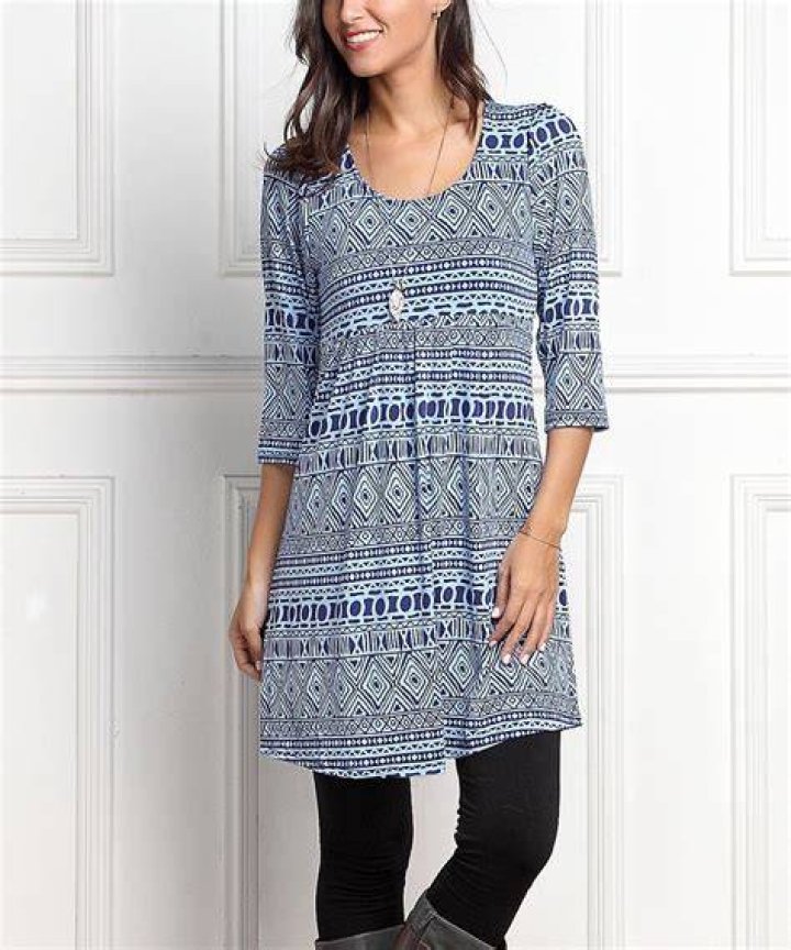 Simple empire waist tunic dress for tall women with beach sandals